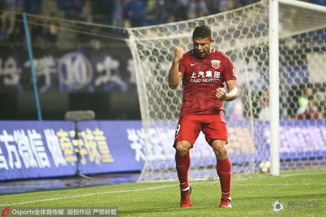 一脸讨好的道：骆小子也吃不下这么多，好晴儿，就分白叔一点吧。